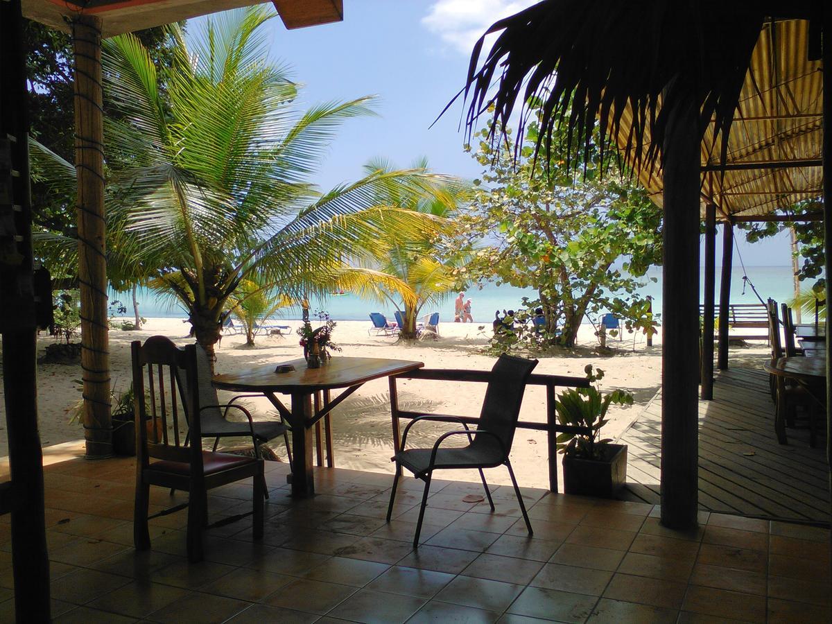 Whistling Bird Hotel Negril Exterior photo